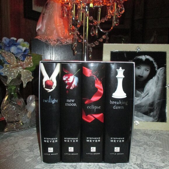 Twilight Box Set/Hardcover - Picture 1 of 14